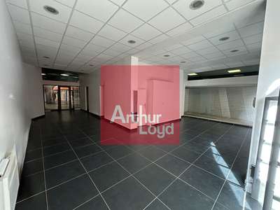 A louer local avec vitrine d'angle 87m² à Agen
