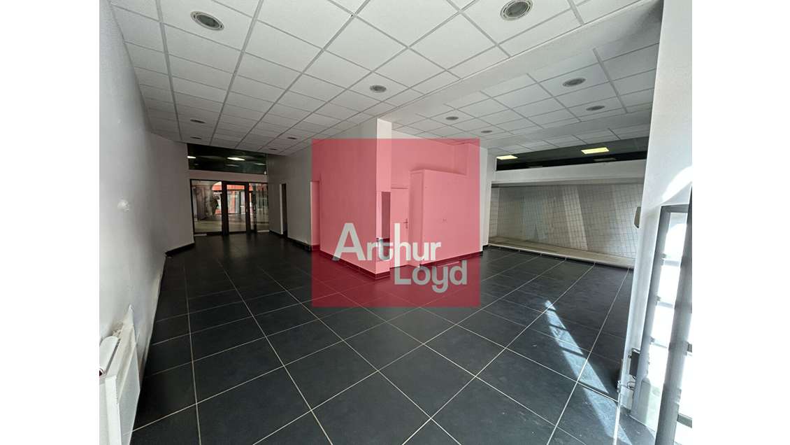 A louer local avec vitrine d'angle 87m² à Agen