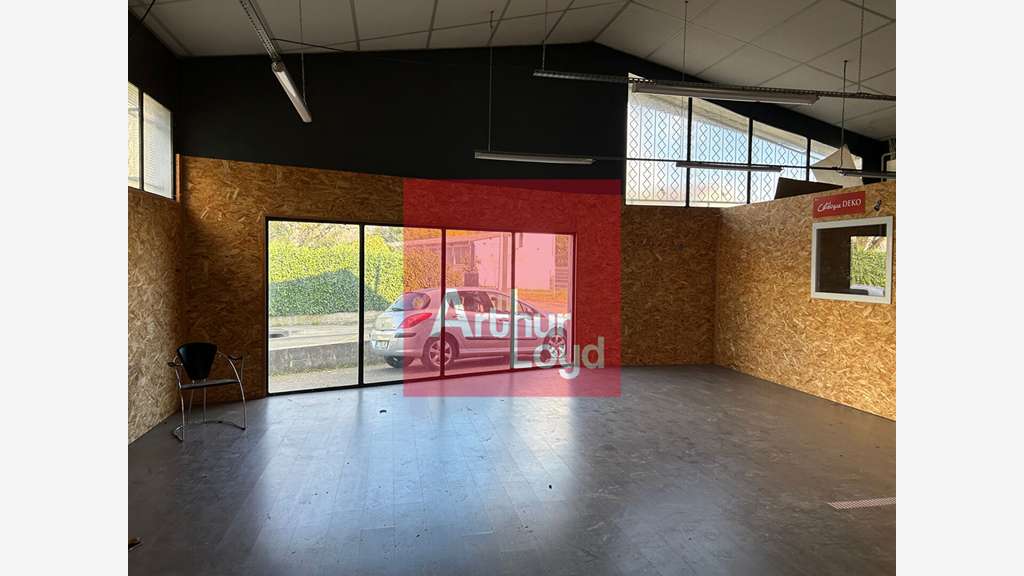 Local commercial 324m² à louer à Agen