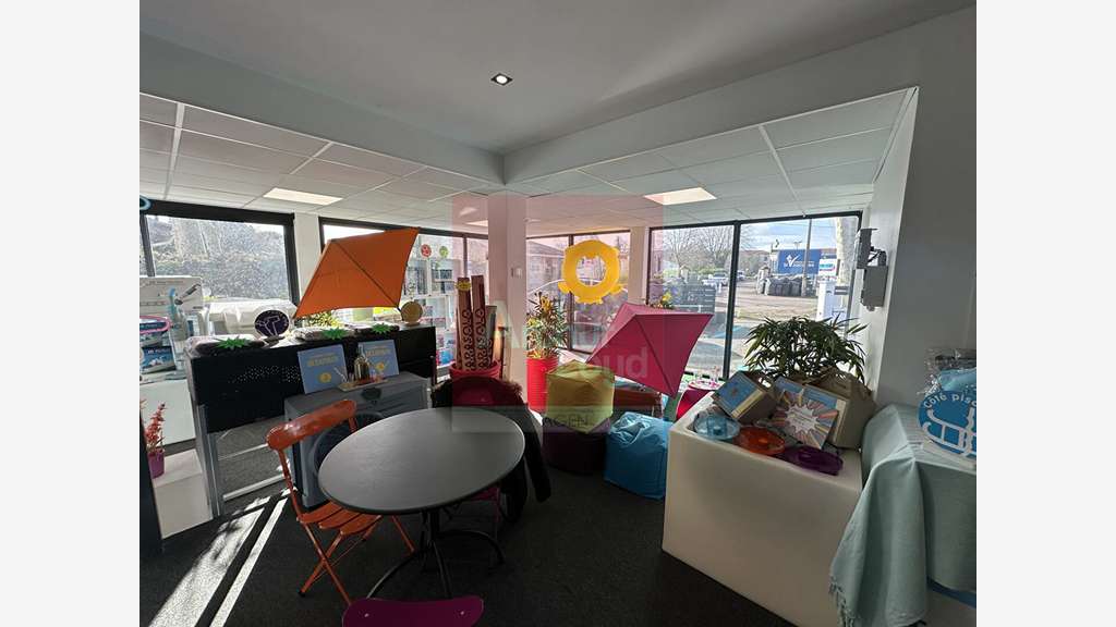Local commercial 140m² à louer à Agen 