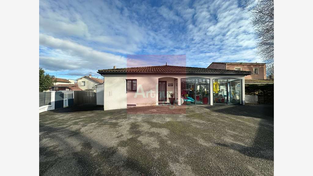 Local commercial 140m² à louer à Agen 