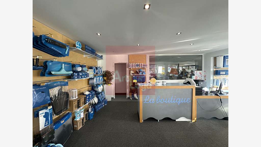 Local commercial 140m² à louer à Agen 