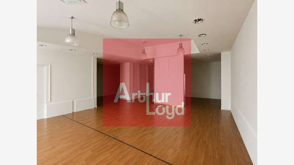 A louer local commercial 134,28m² à Agen centre