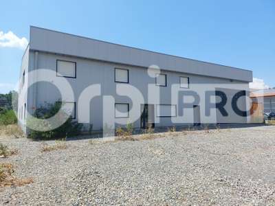 Bâtiment d'activités de 847m² à louer à Aiglun