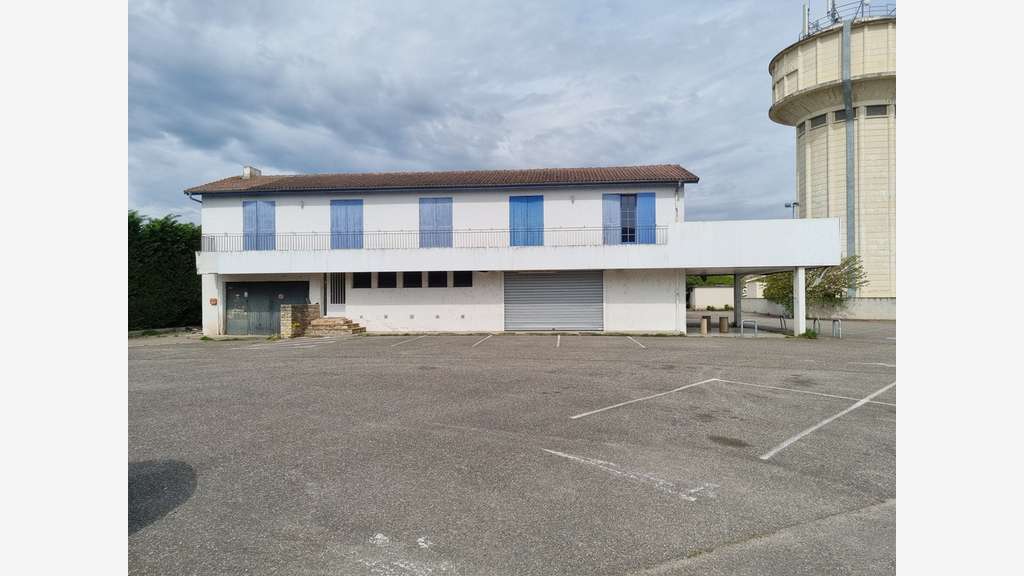 A louer local commercial centre-ville d'Aiguillon