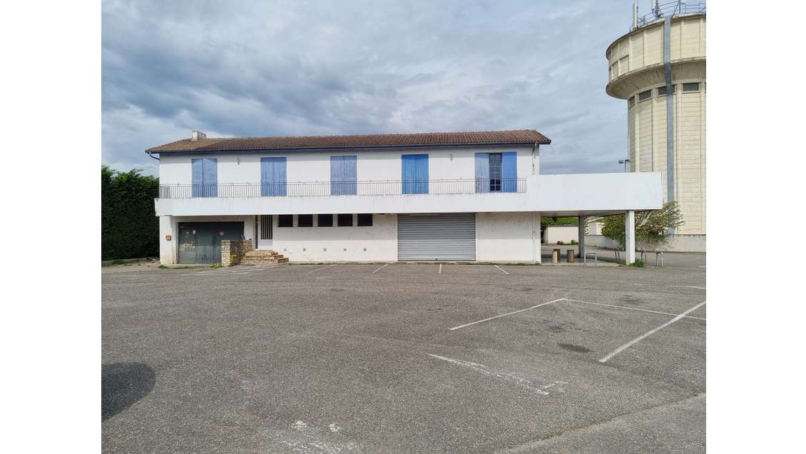 A louer local commercial centre-ville d'Aiguillon