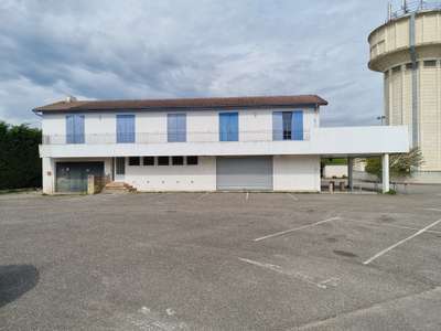 A louer local commercial centre-ville d'Aiguillon