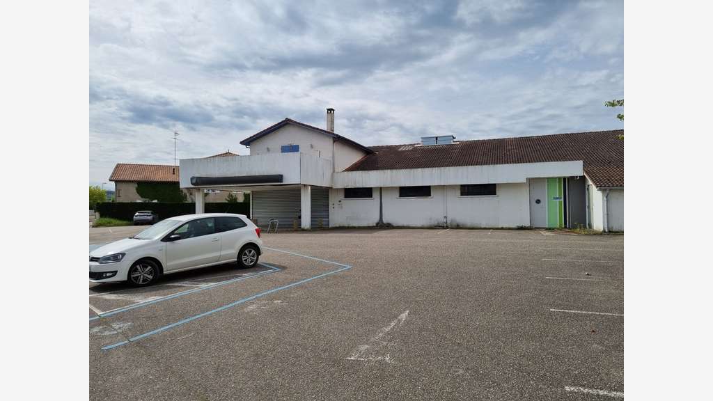 A louer local commercial centre-ville d'Aiguillon
