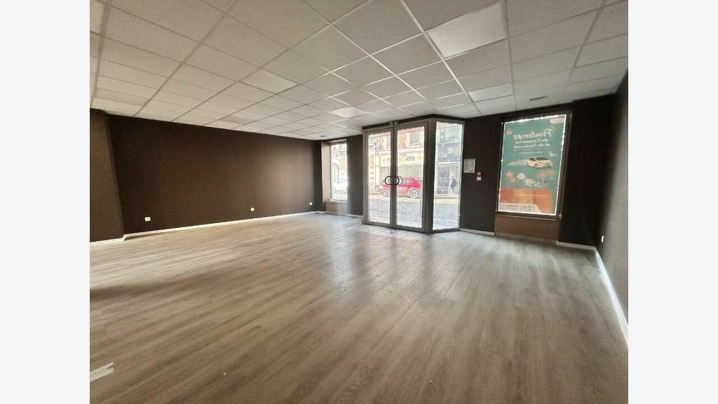 A louer local commercial 132m² à Aire sur la Lys