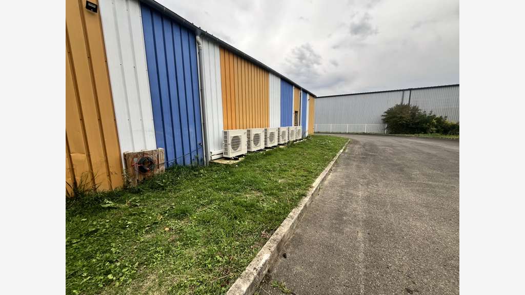 Local commercial premium 1 650m² empl N°1 à Aire