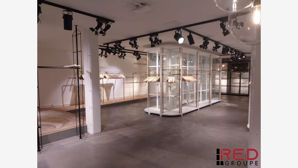 Loue local commercial de 155m² à Aix en Pce Célony