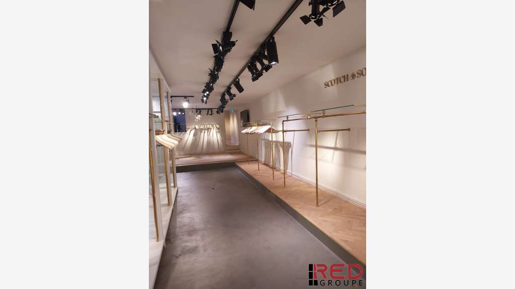 Loue local commercial de 155m² à Aix en Pce Célony