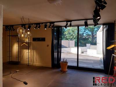 Loue local commercial de 155m² à Aix en Pce Célony