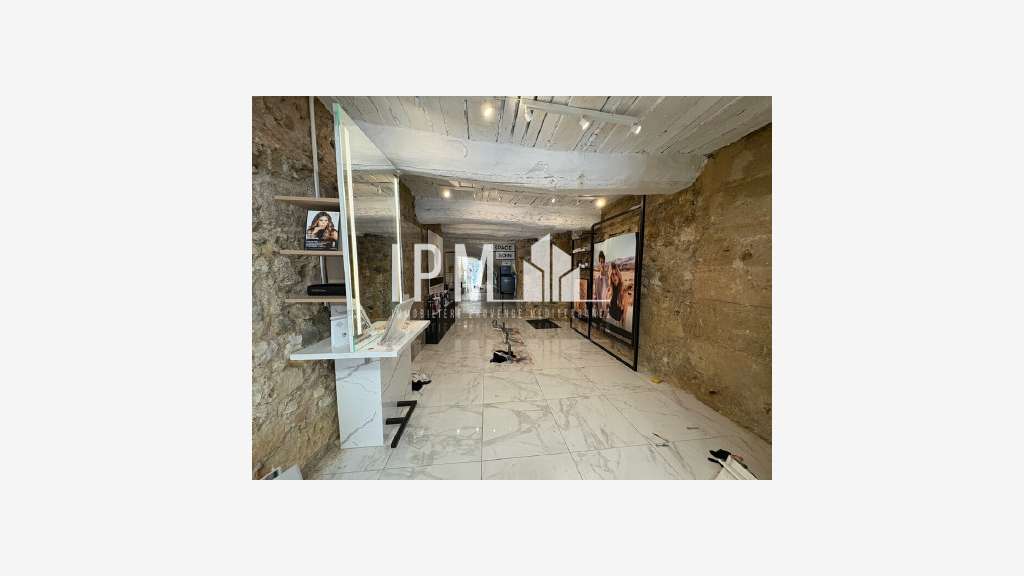 A louer local commercial 150m² Aix-en-Provence