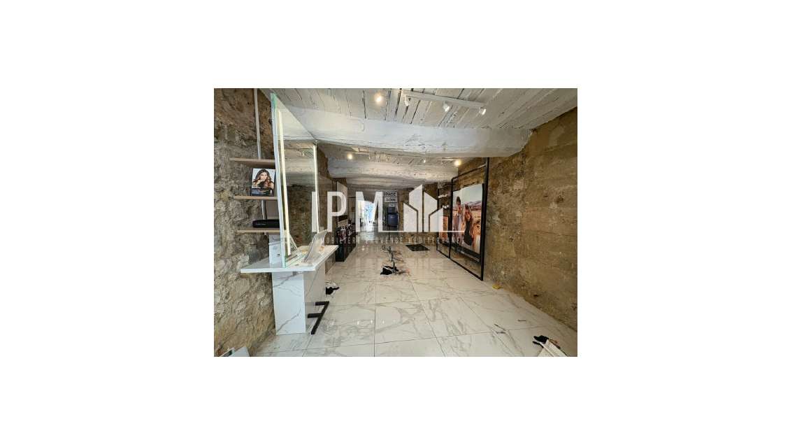 A louer local commercial 150m² Aix-en-Provence