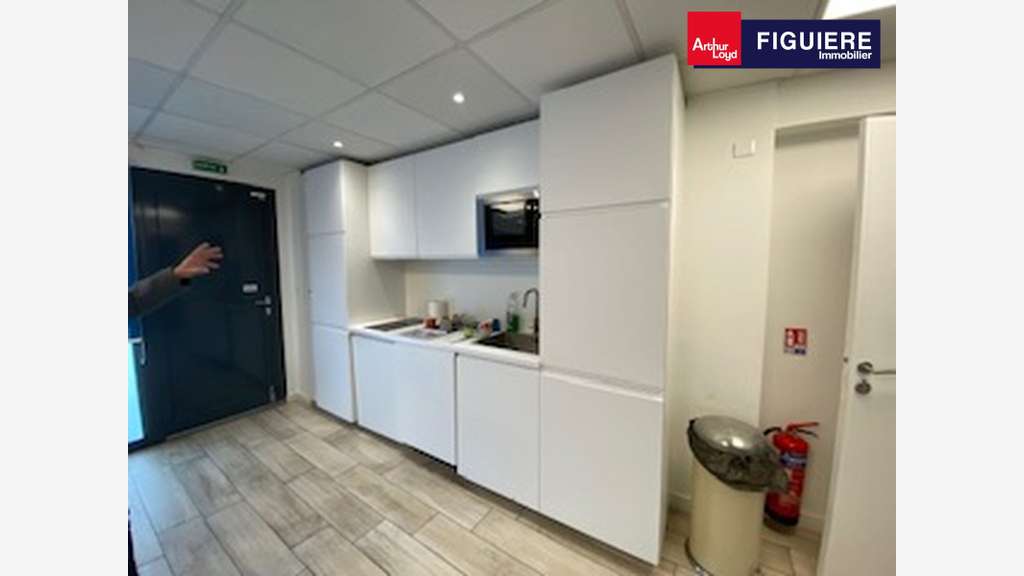 Superbe local commercial 265m² à louer à Aix