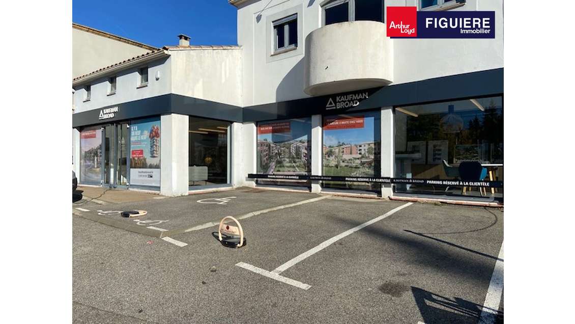 Superbe local commercial 265m² à louer à Aix