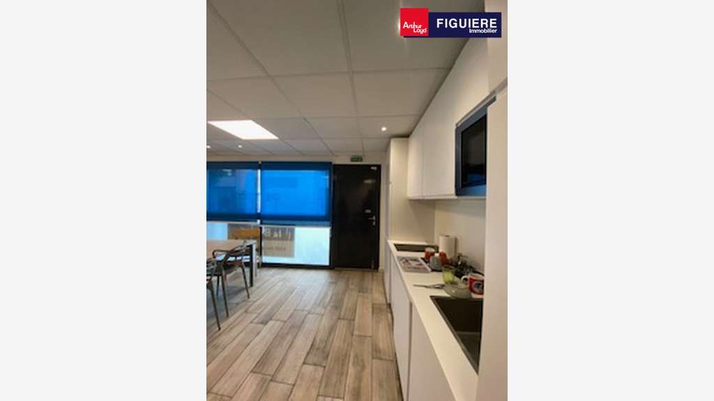 Superbe local commercial 265m² à louer à Aix