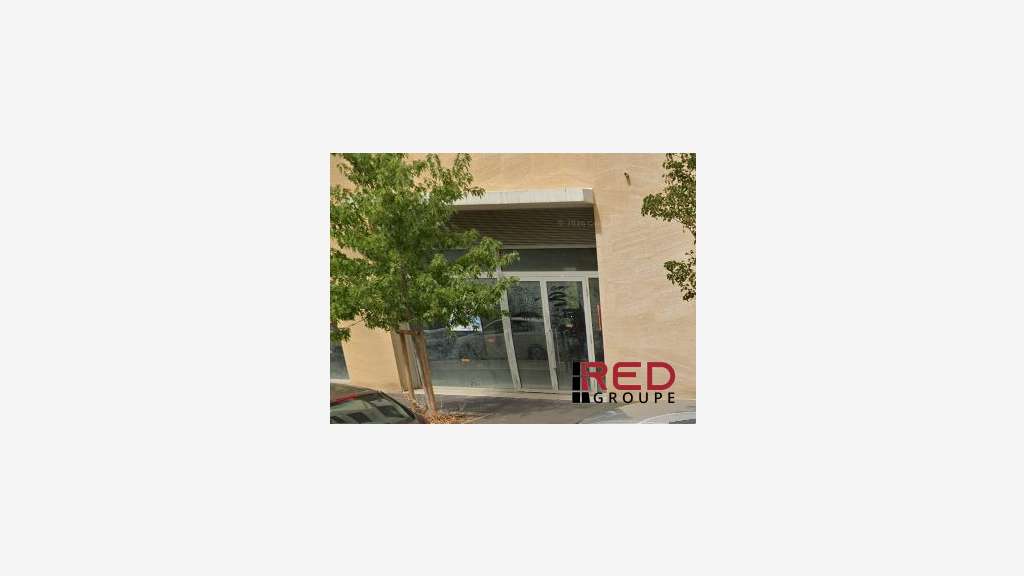 A louer local commercial 232m² vitrine Aix en Pce