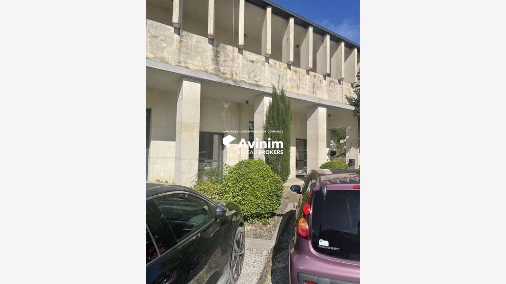 A louer local 120m² libre en centre comm à Aix