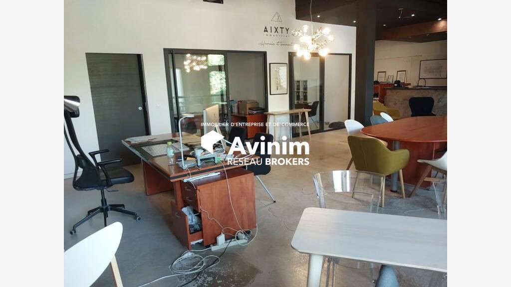 A louer local 120m² libre en centre comm à Aix