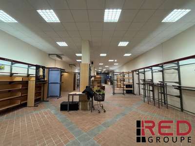 A louer local commercial de 329m² à Aix en Pce Sud