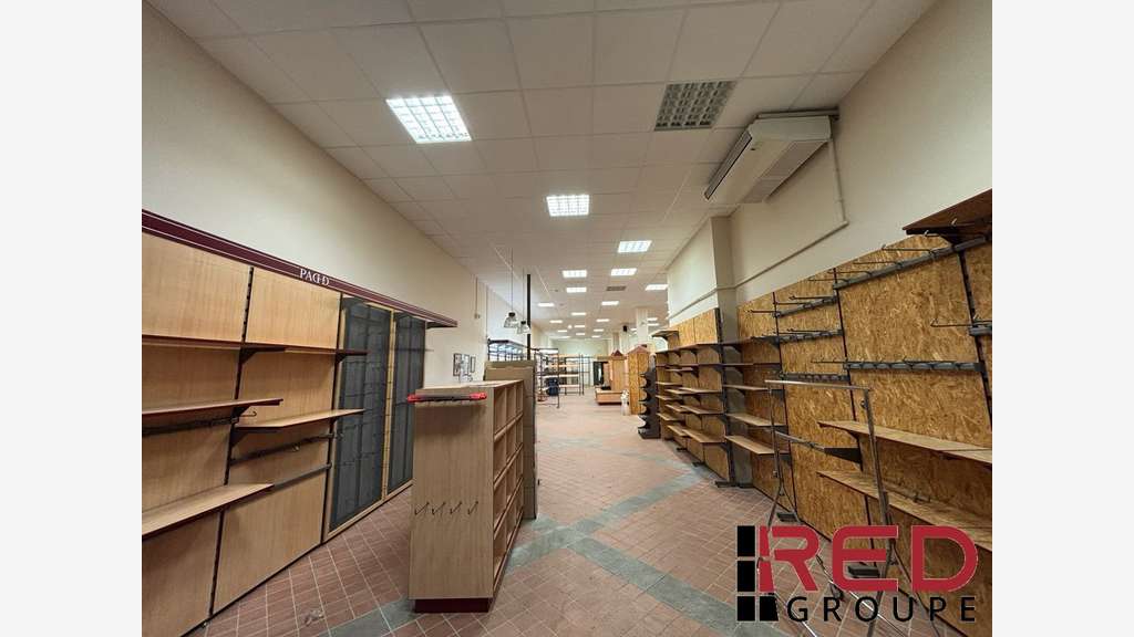 A louer local commercial de 329m² à Aix en Pce Sud