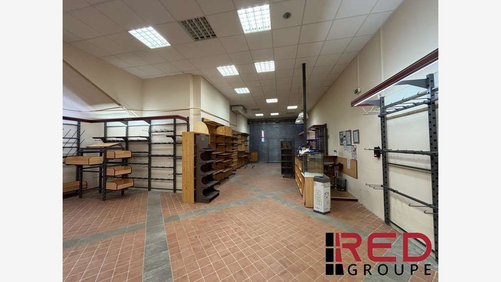 A louer local commercial de 329m² à Aix en Pce Sud
