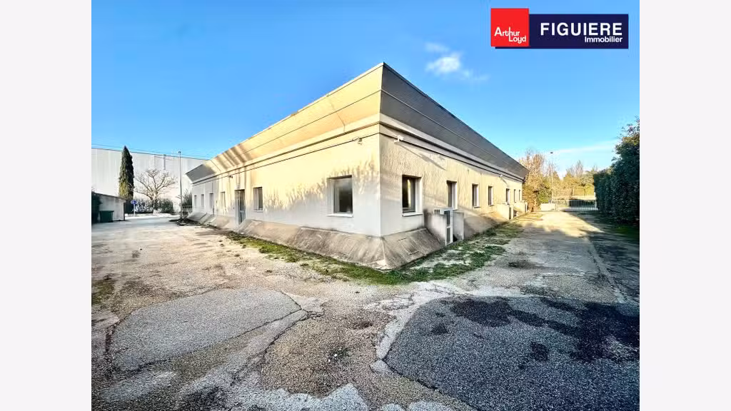 Immeuble mixte indépendant de plain pied à LOUER s