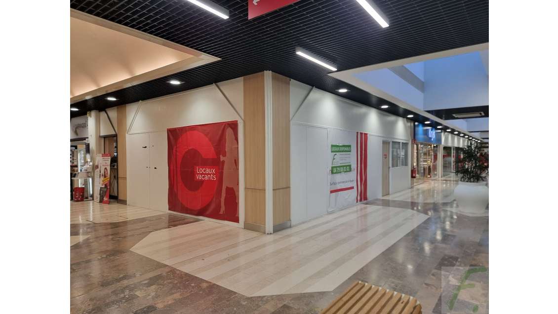 A louer local commercial 61m² à Aix-les-Bains