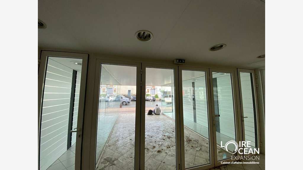 A louer local commercial de 435m² centre Aizenay