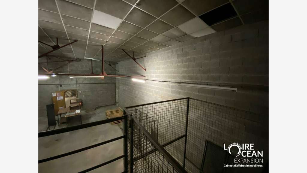 A louer local commercial de 435m² centre Aizenay