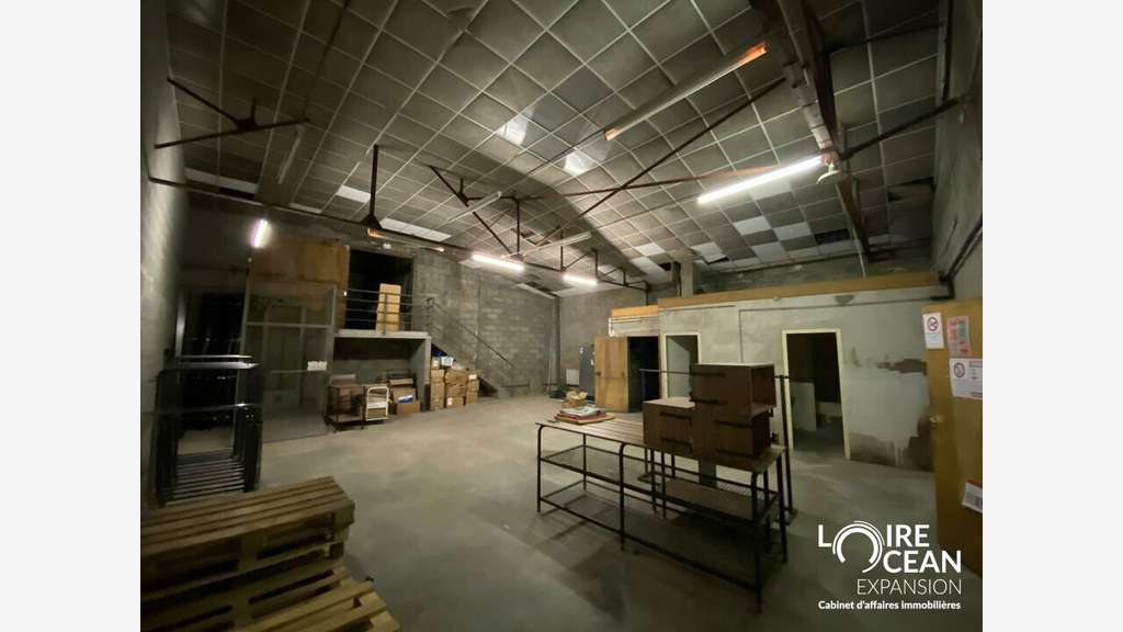 A louer local commercial de 435m² centre Aizenay