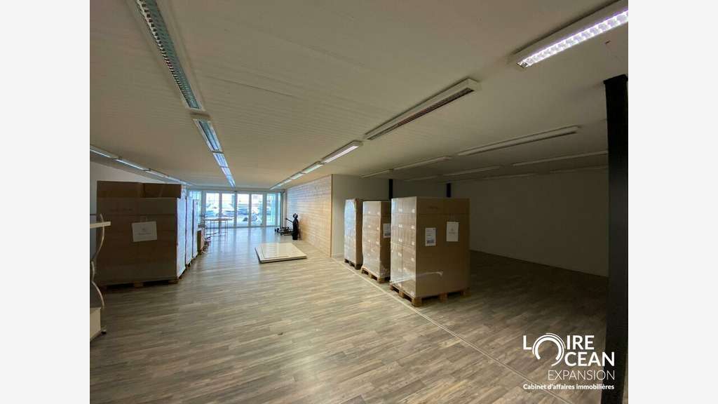A louer local commercial de 435m² centre Aizenay