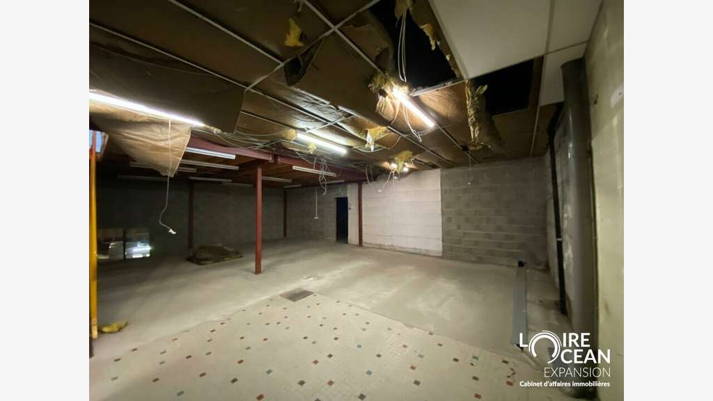 A louer local commercial de 435m² centre Aizenay