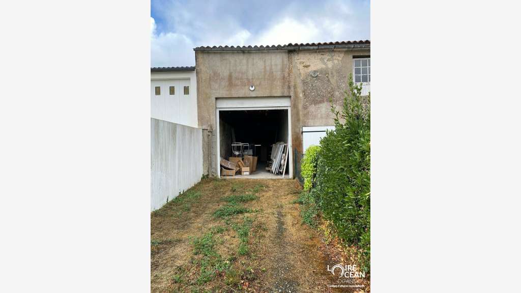 A louer local commercial de 435m² centre Aizenay