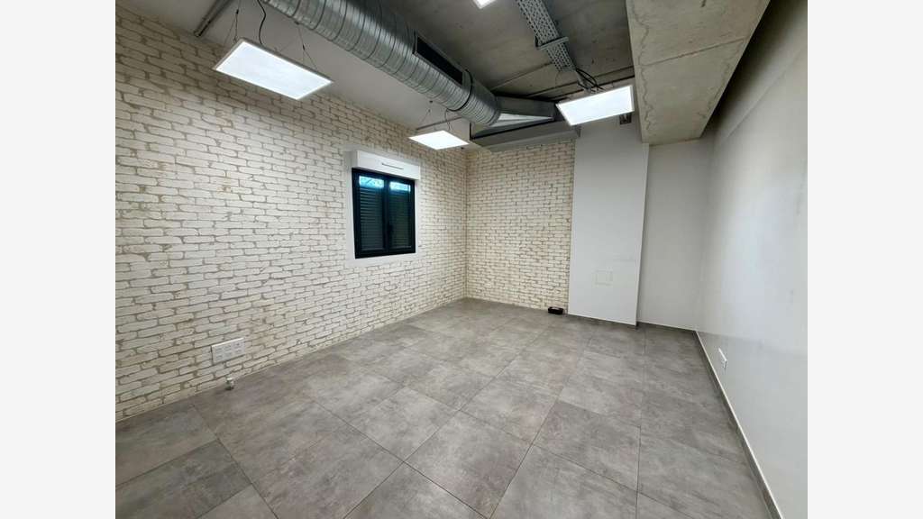 Loue local commercial de 345m² à Ajaccio Mezzavia