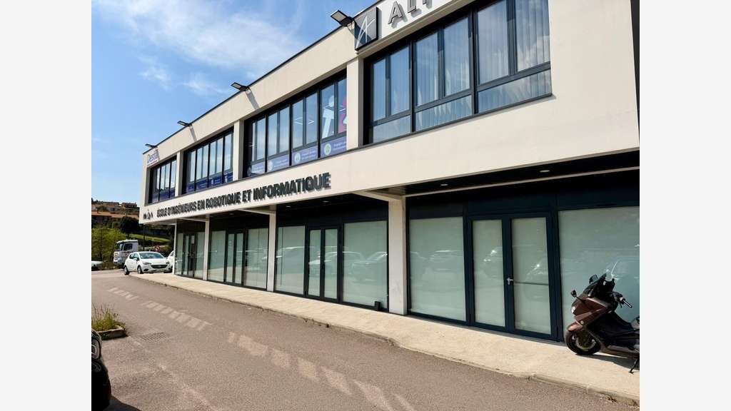 Loue local commercial de 345m² à Ajaccio Mezzavia