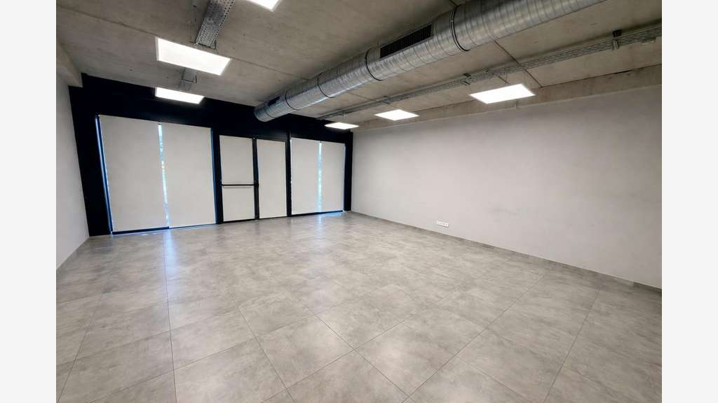 Loue local commercial de 345m² à Ajaccio Mezzavia
