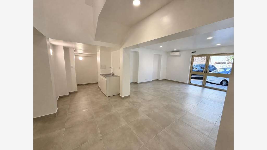 Loue local commercial 105m² à Ajaccio prox centre