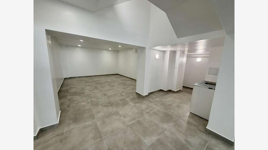 Loue local commercial 105m² à Ajaccio prox centre