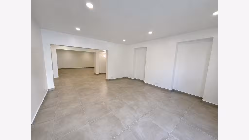 Loue local commercial 105m² à Ajaccio prox centre