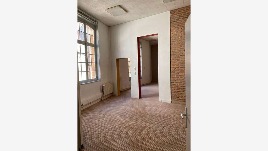 Local commercial Bureau 145.00m2 - 950 euros
