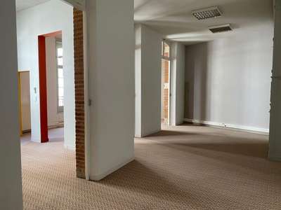 Local commercial Bureau 145.00m2 - 950 euros