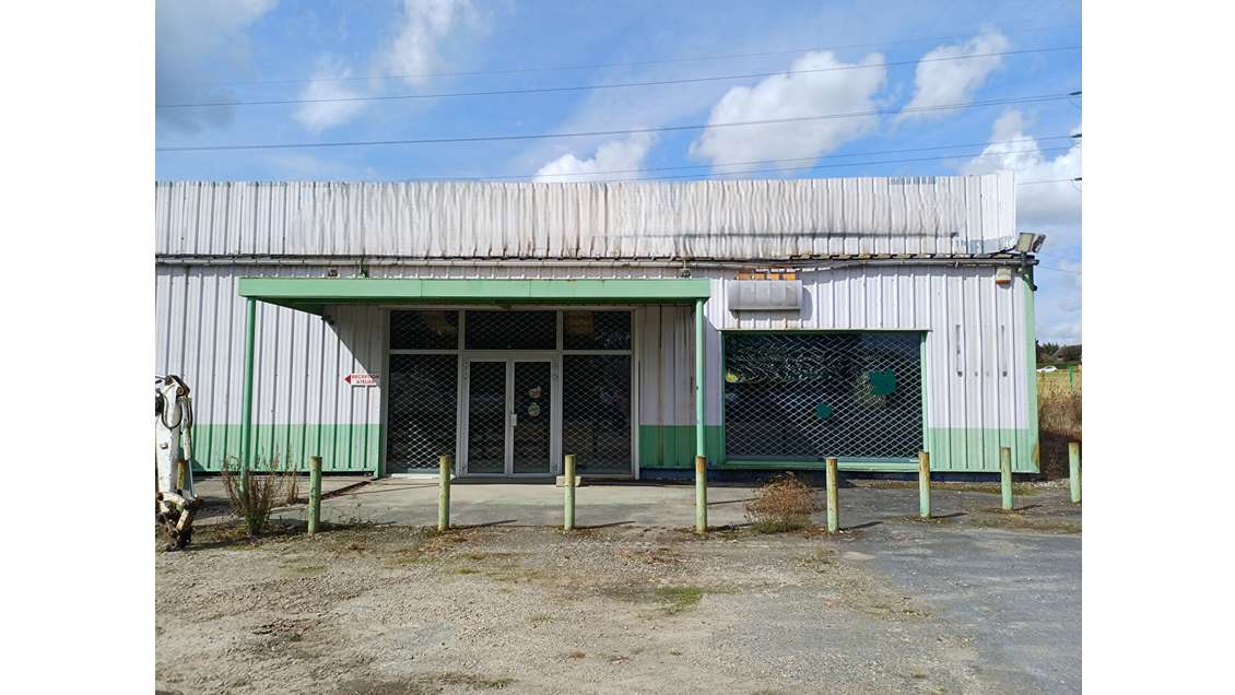 A louer local commercial 550m² agglo Alençon 