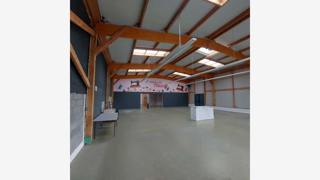 A louer local commercial 320m² à Alençon