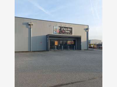 A louer local commercial 320m² à Alençon
