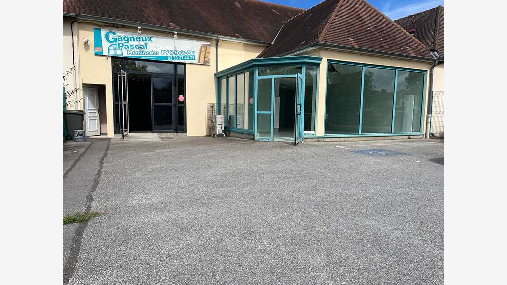 A louer local commercial bureau de 132m² à Alençon