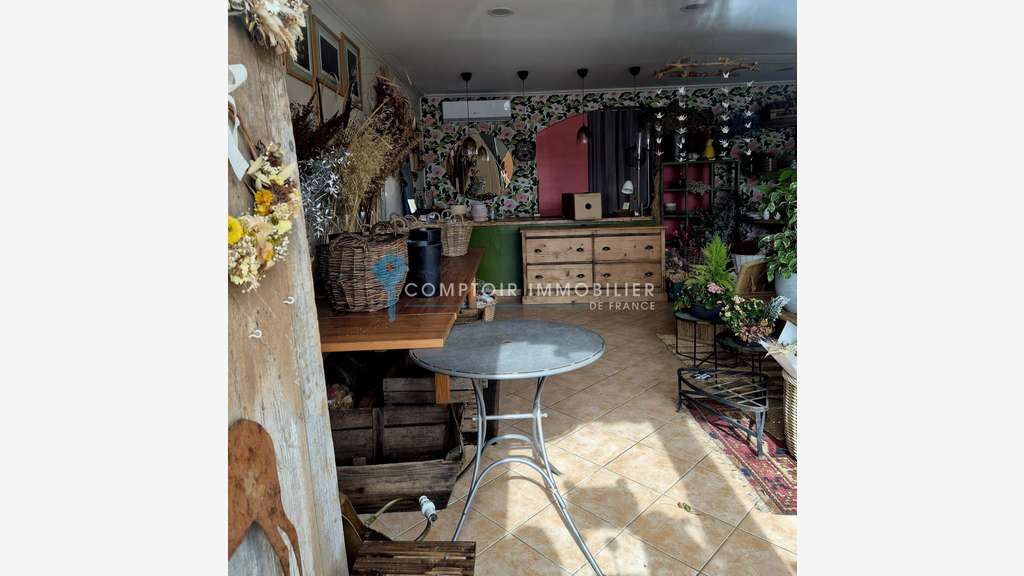 A louer très beau local commercial 80m² à Alès