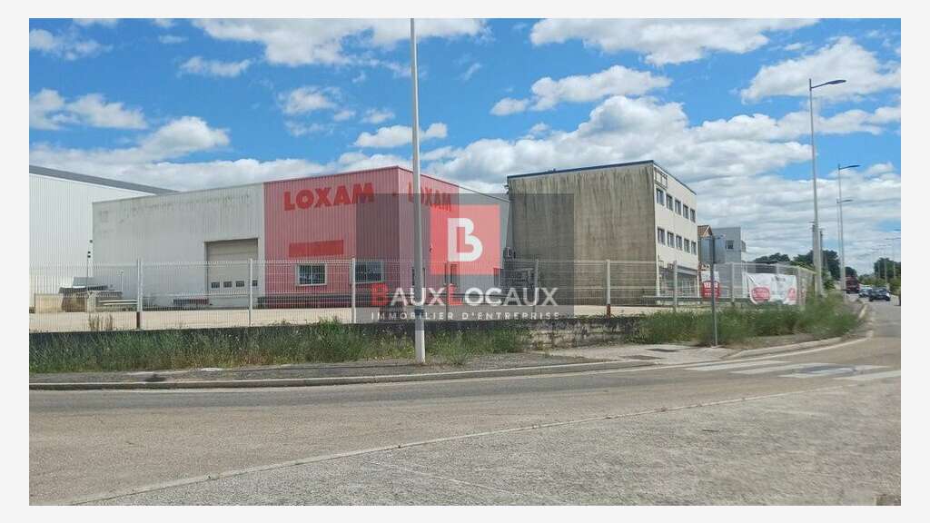A louer local 900m² sur rond point à Alès